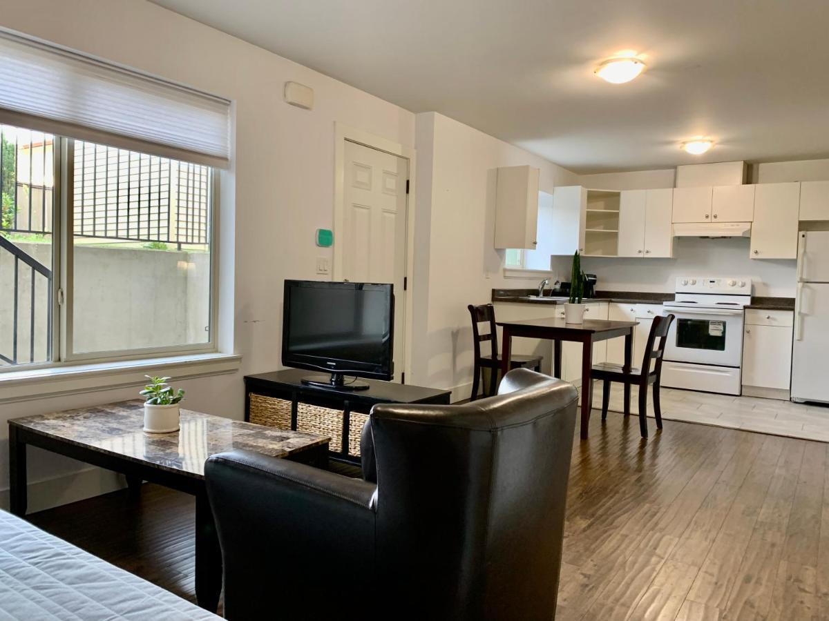 Spacious Burnaby Guest Home Εξωτερικό φωτογραφία