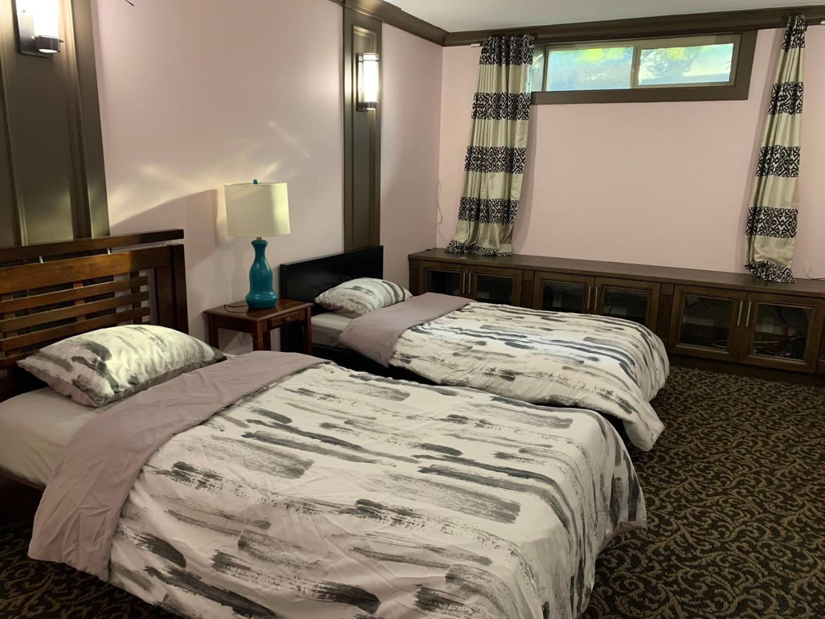 Spacious Burnaby Guest Home Εξωτερικό φωτογραφία